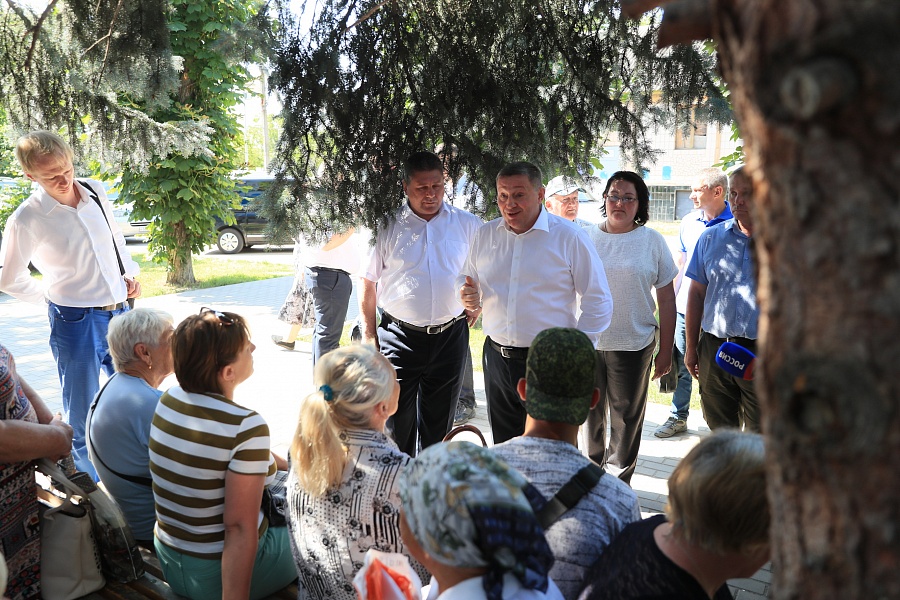 Губернатор Волгоградской области посетил подшефный Станично-Луганский район ЛНР